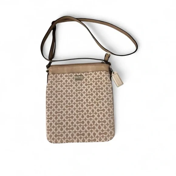 Coach Beige Madison Op Art Needlepoint Swingpack - Picture 1 of 5